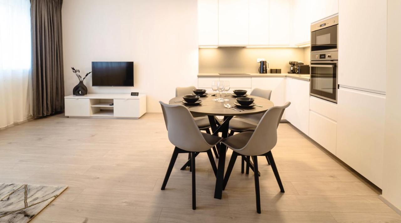 Tran Chien Apartment With Free Private Parking Praga Exterior foto
