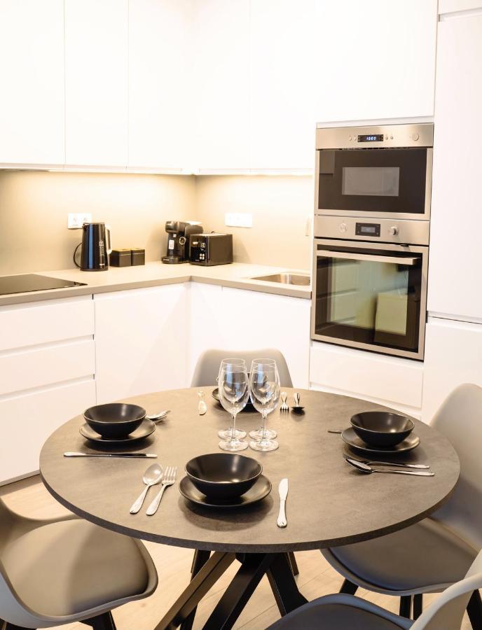 Tran Chien Apartment With Free Private Parking Praga Exterior foto
