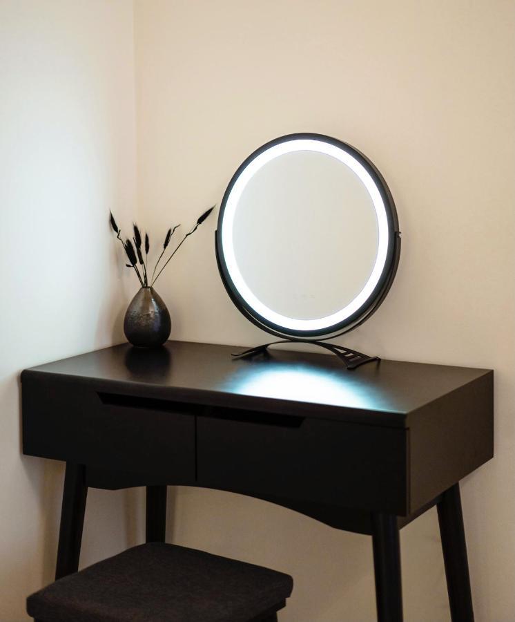 Tran Chien Apartment With Free Private Parking Praga Exterior foto