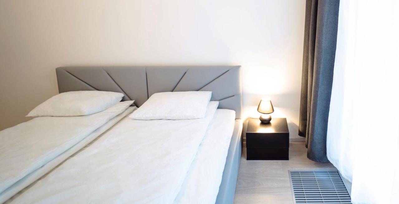 Tran Chien Apartment With Free Private Parking Praga Exterior foto