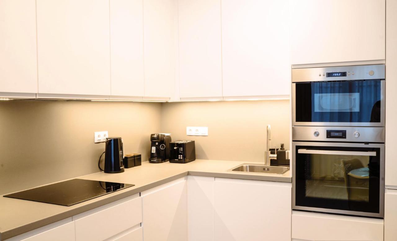 Tran Chien Apartment With Free Private Parking Praga Exterior foto
